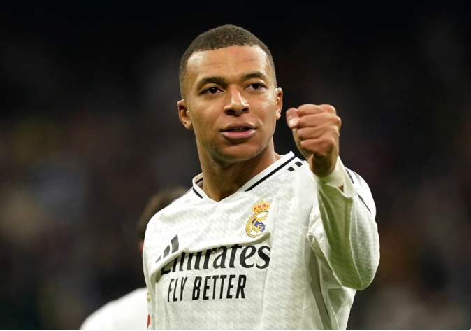 乐鱼体育-姆巴佩联赛出战成疑，皇马进攻线如何应对？